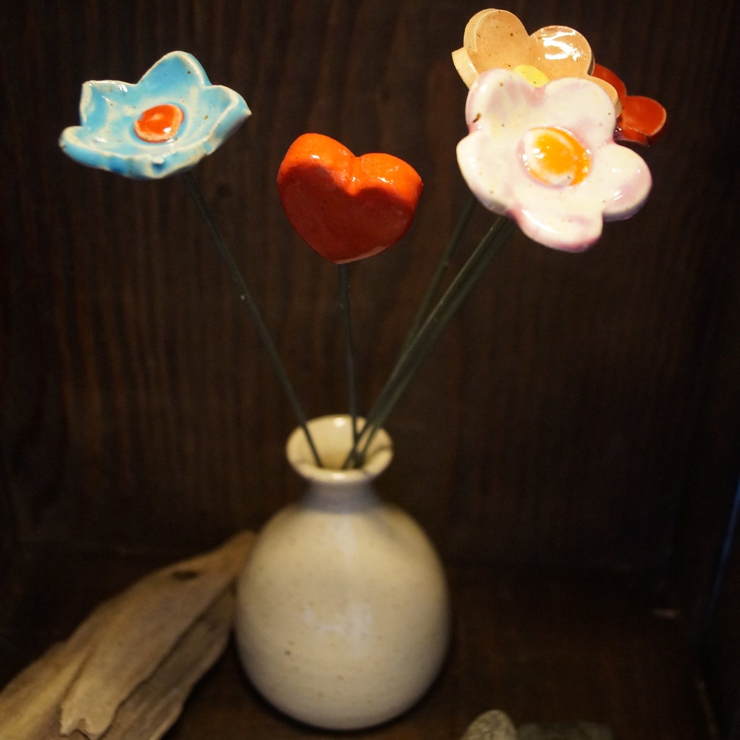 Bud vase with ceramic Flowers