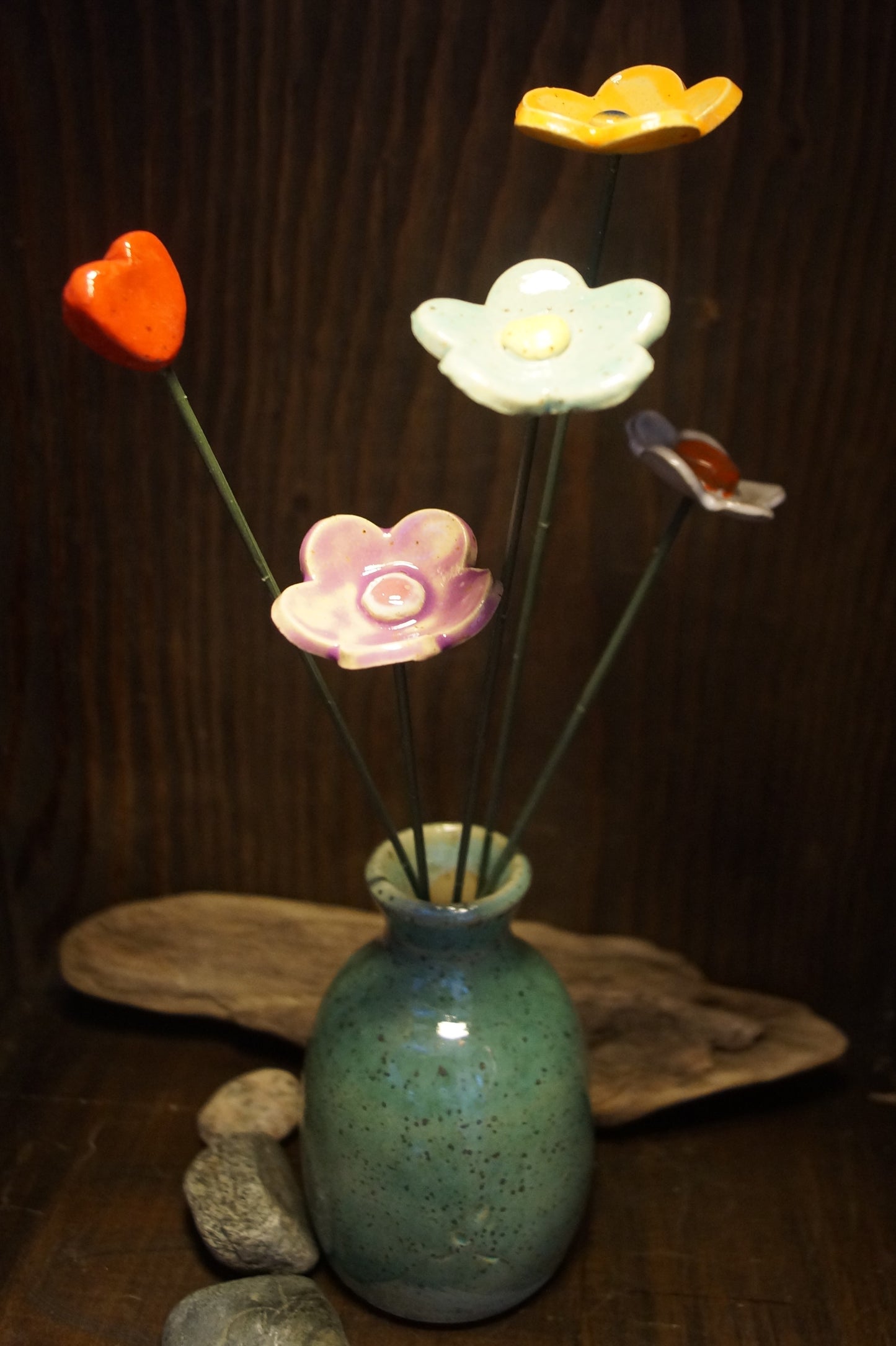 Bud vase with ceramic Flowers