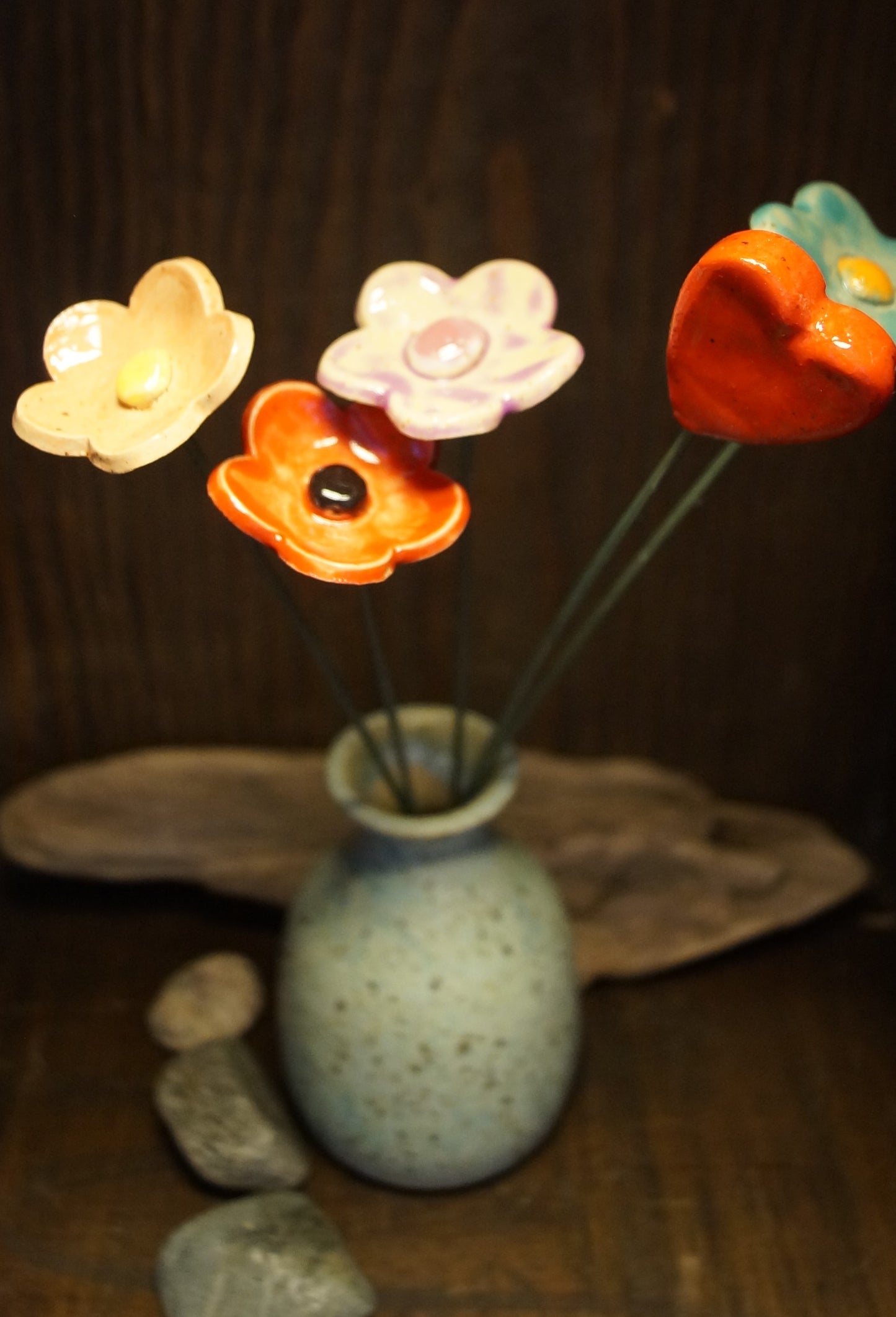 Bud vase with ceramic Flowers